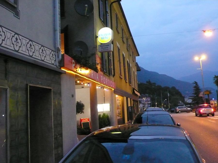 Ristorante Pizzeria PORTICO, sulla strada principale